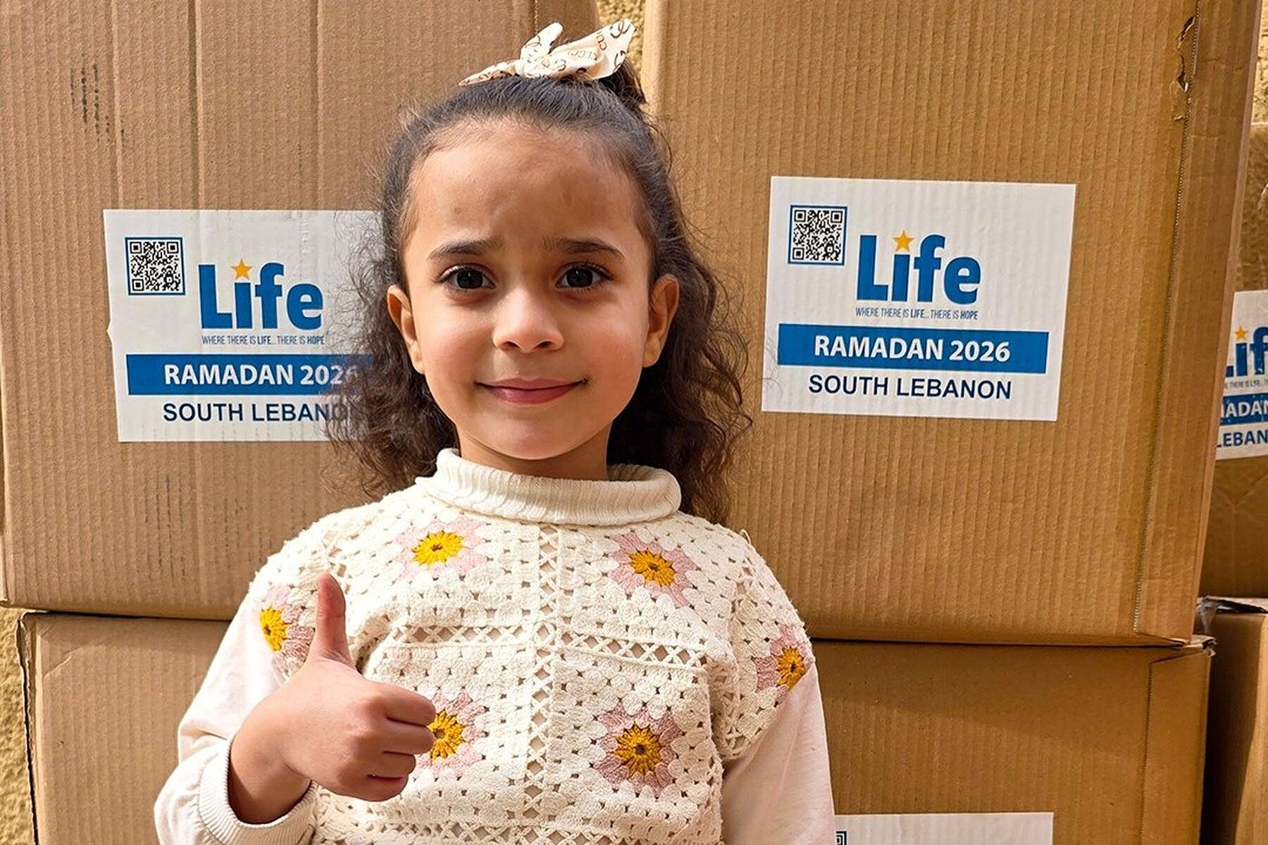 Crianças libanesas durante distribuição de cestas alimentares do Ramadã pela Life for Relief and Development no Líbano