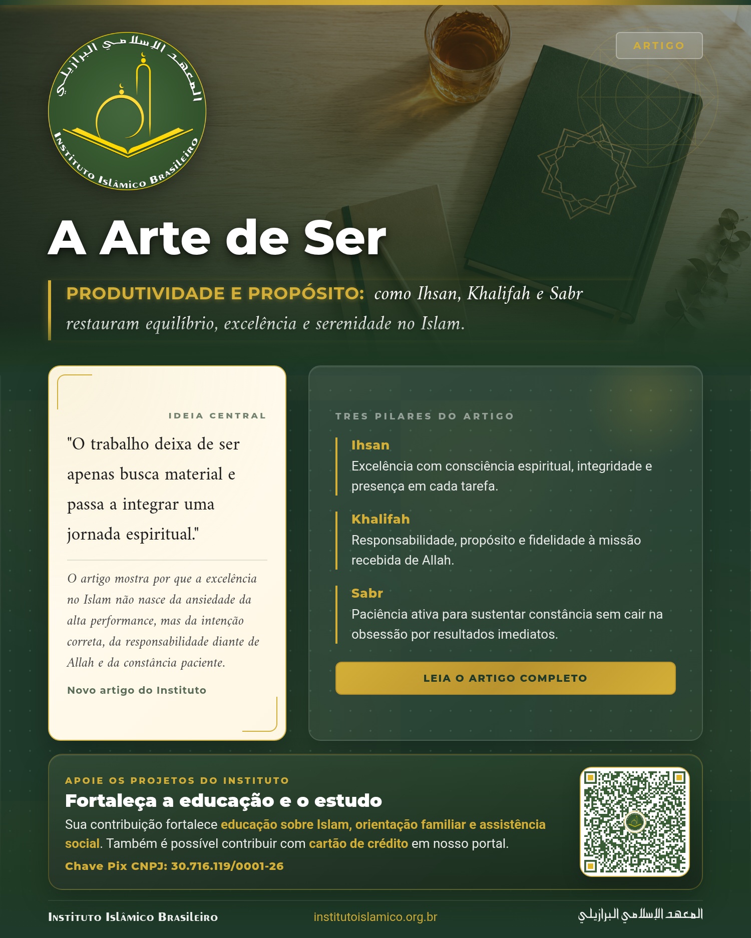 Mesa de madeira clara com livro de capa verde e detalhes dourados, copo de chá âmbar e caderno - composição minimalista evocando reflexão, propósito e espiritualidade do Islam
